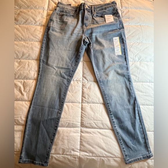 NWT Levi Mid rise skinny. Light wash blue. Women’s size 10. - Picture 3 of 7